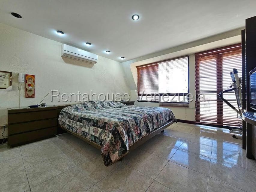 Casa (Multipes Niveles) en Venta en Cumbres de Curumo, Distrito Metropolitano - 22