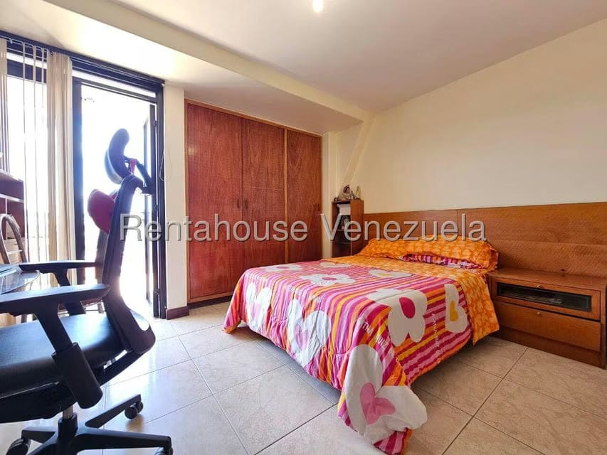 Casa (Multipes Niveles) en Venta en Cumbres de Curumo, Distrito Metropolitano - 28
