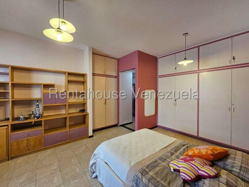 Casa (Multipes Niveles) en Venta en Cumbres de Curumo, Distrito Metropolitano - 30