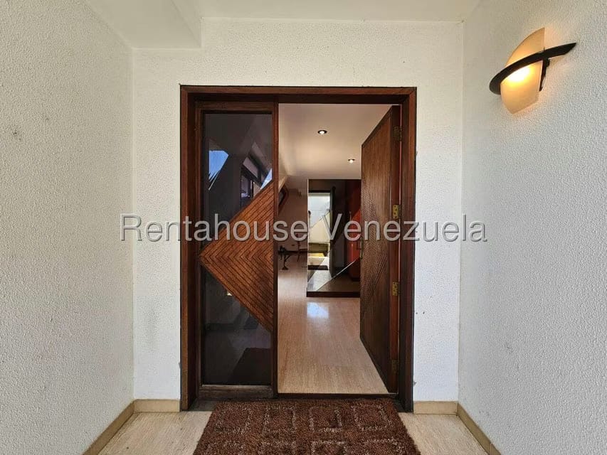 Casa (Multipes Niveles) en Venta en Cumbres de Curumo, Distrito Metropolitano - 4