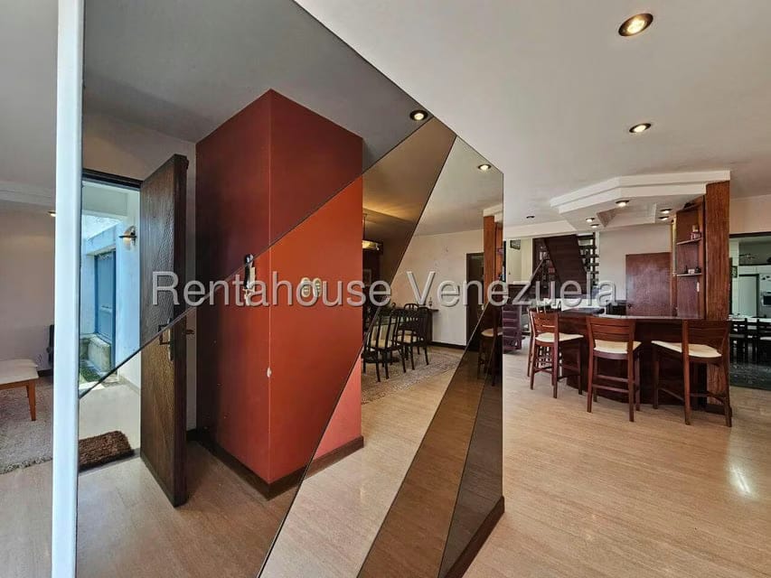 Casa (Multipes Niveles) en Venta en Cumbres de Curumo, Distrito Metropolitano - 5