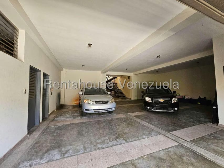 Casa (Multipes Niveles) en Venta en Cumbres de Curumo, Distrito Metropolitano - 53