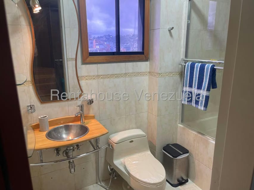 Apartamento (1 Nivel) en Alquiler en El Rosal, Distrito Metropolitano - 16