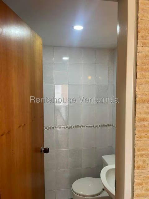 Apartamento (1 Nivel) en Alquiler en El Rosal, Distrito Metropolitano - 20