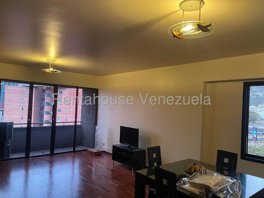 Apartamento (1 Nivel) en Alquiler en El Rosal, Distrito Metropolitano - 4