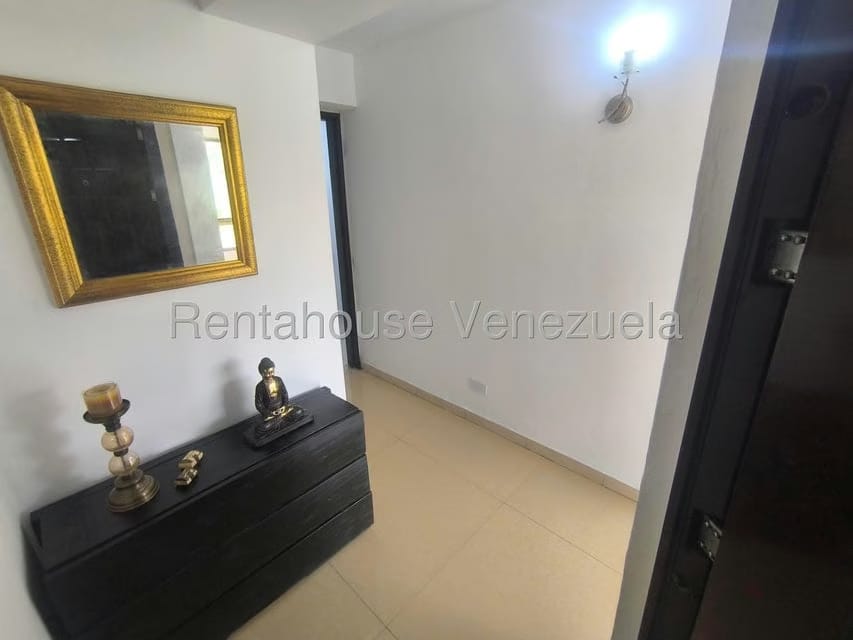 Apartamento (1 Nivel) en Venta en Avenida Bolivar Norte, Carabobo - 2