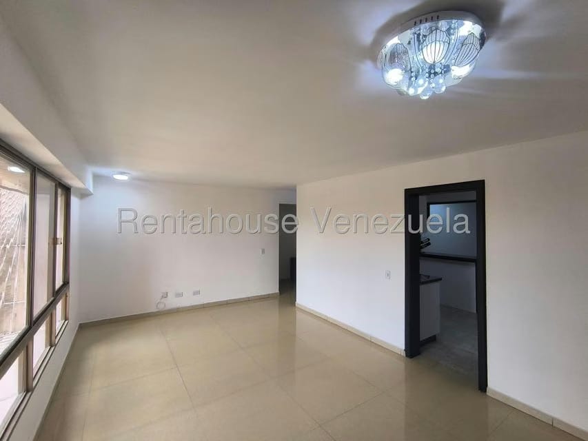 Apartamento (1 Nivel) en Venta en Avenida Bolivar Norte, Carabobo - 11