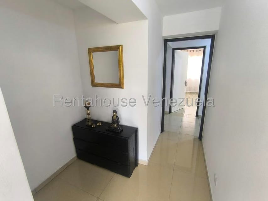 Apartamento (1 Nivel) en Venta en Avenida Bolivar Norte, Carabobo - 3