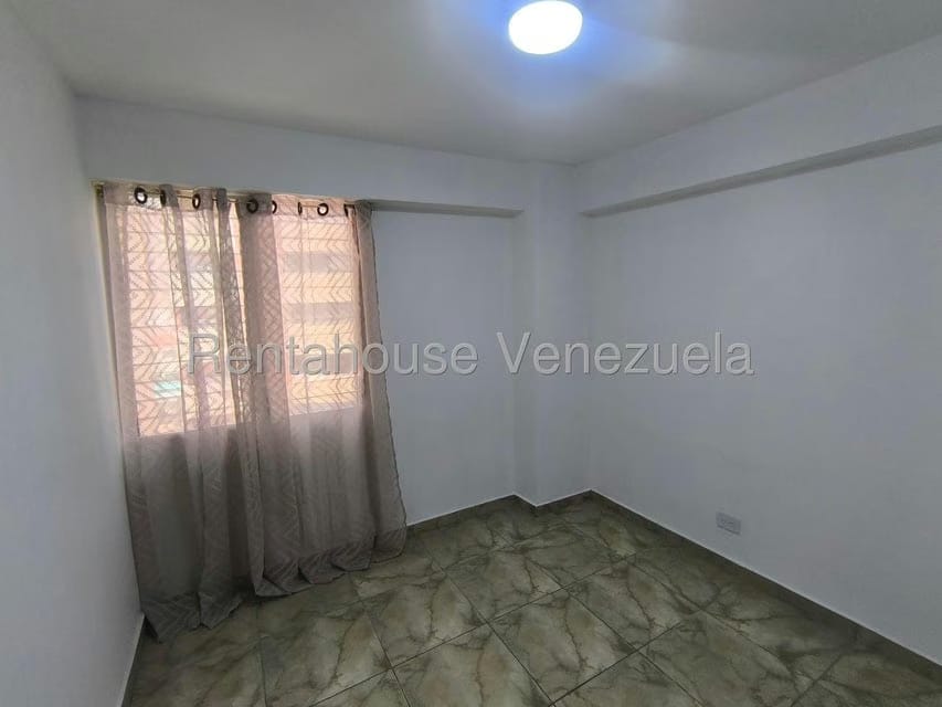 Apartamento (1 Nivel) en Venta en Avenida Bolivar Norte, Carabobo - 27