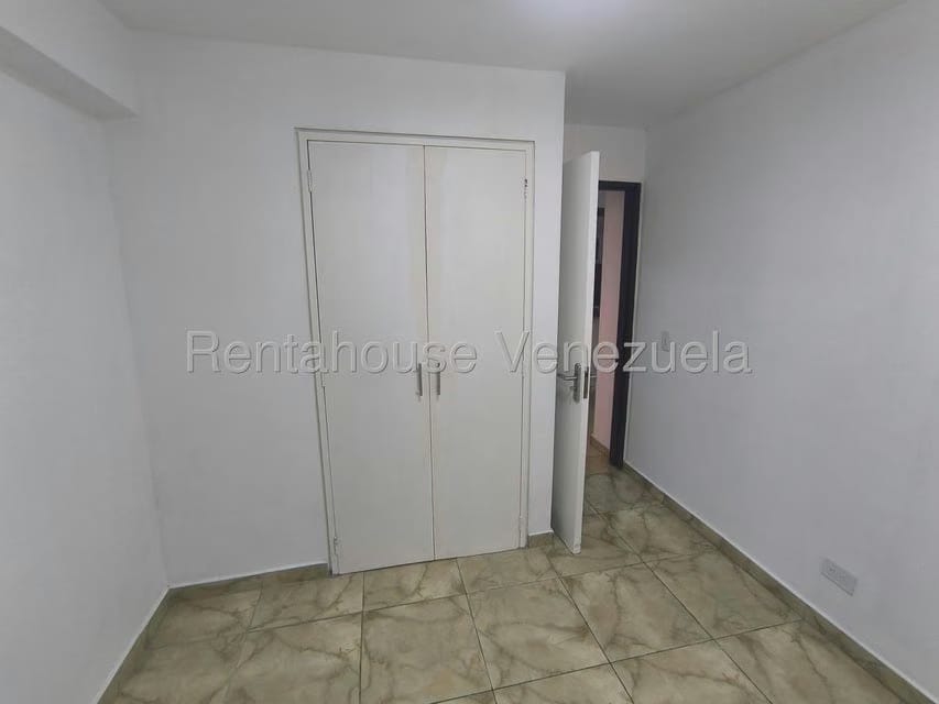 Apartamento (1 Nivel) en Venta en Avenida Bolivar Norte, Carabobo - 28