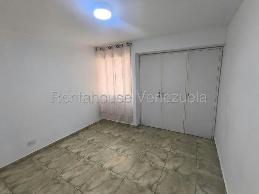 Apartamento (1 Nivel) en Venta en Avenida Bolivar Norte, Carabobo - 30