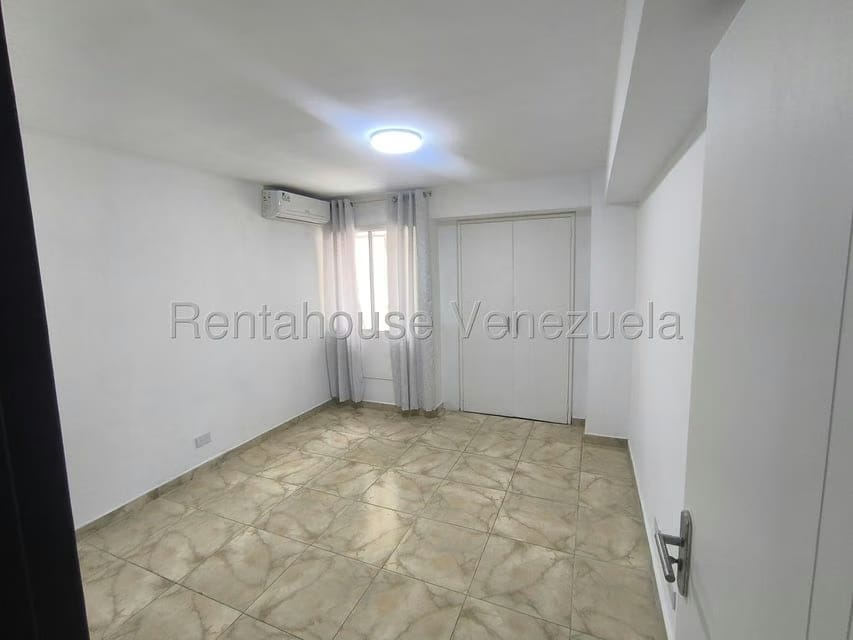 Apartamento (1 Nivel) en Venta en Avenida Bolivar Norte, Carabobo - 33