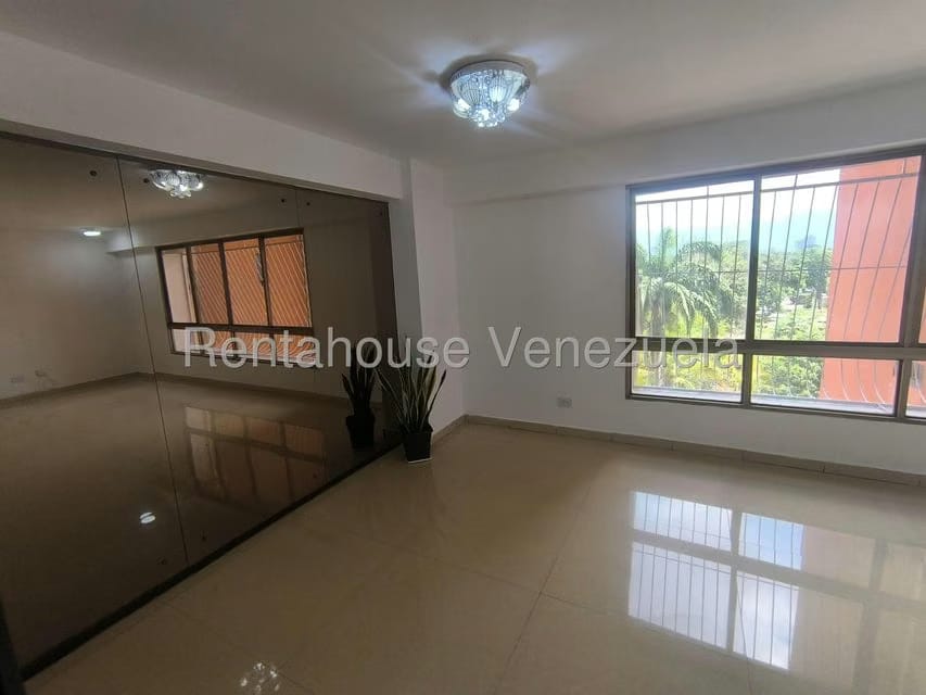 Apartamento (1 Nivel) en Venta en Avenida Bolivar Norte, Carabobo - 5