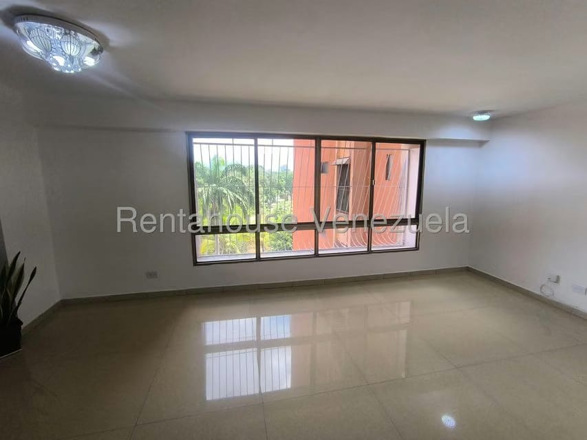 Apartamento (1 Nivel) en Venta en Avenida Bolivar Norte, Carabobo - 6