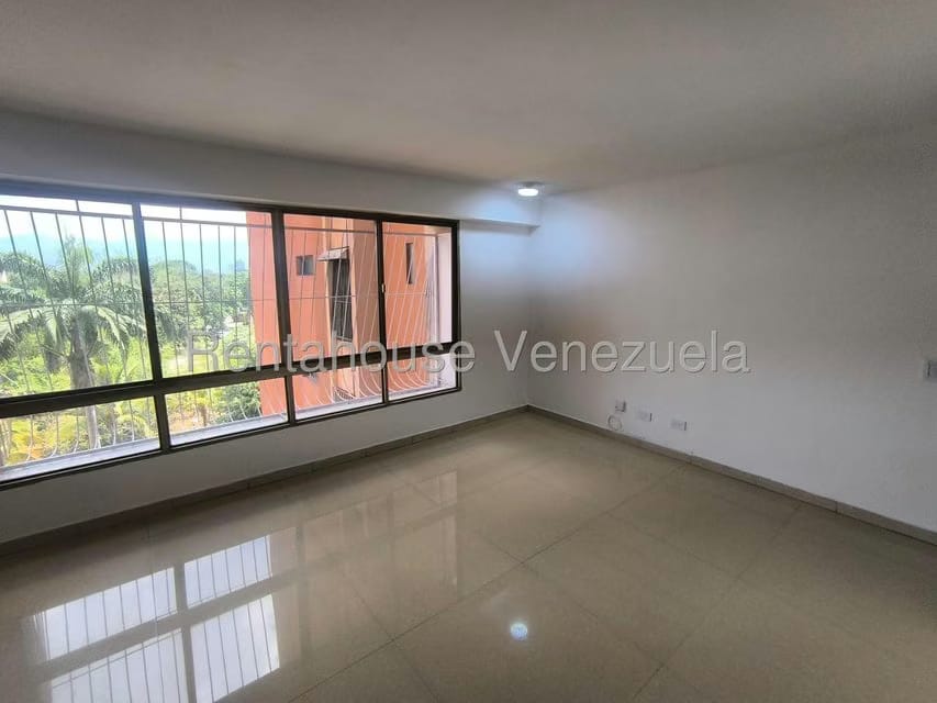 Apartamento (1 Nivel) en Venta en Avenida Bolivar Norte, Carabobo - 7