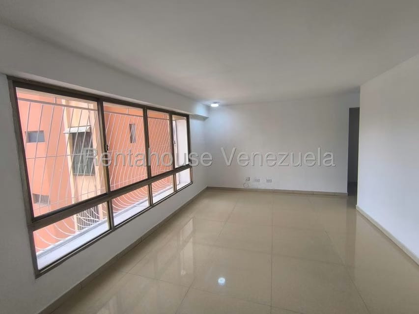 Apartamento (1 Nivel) en Venta en Avenida Bolivar Norte, Carabobo - 9