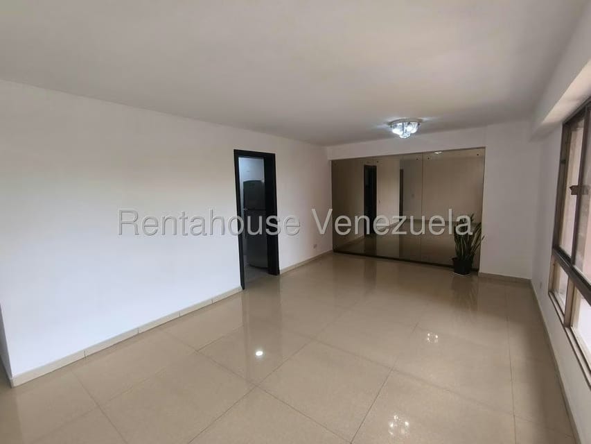 Apartamento (1 Nivel) en Venta en Avenida Bolivar Norte, Carabobo - 10