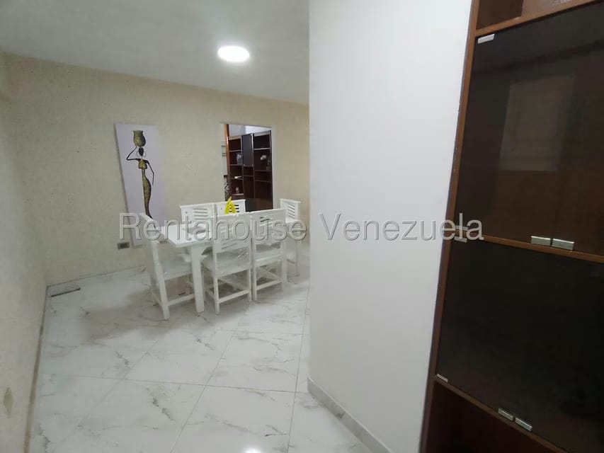 Apartamento (1 Nivel) en Alquiler en Residencias Santa Cruz, Aragua - 2