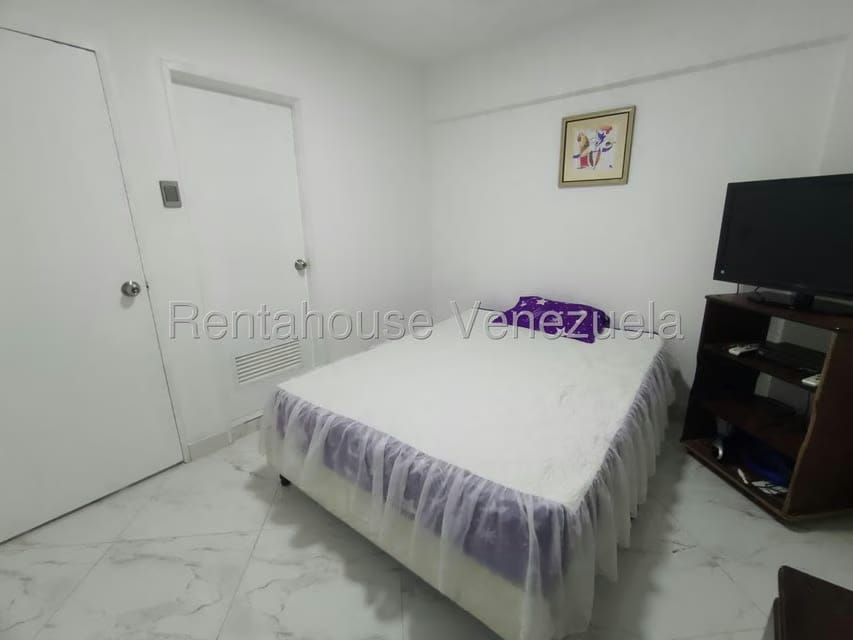 Apartamento (1 Nivel) en Alquiler en Residencias Santa Cruz, Aragua - 13