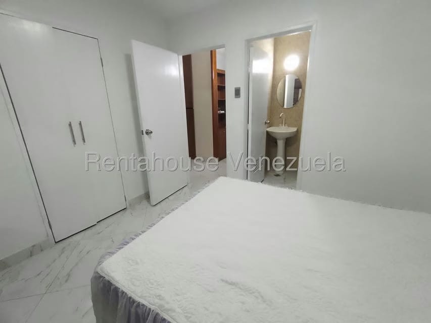 Apartamento (1 Nivel) en Alquiler en Residencias Santa Cruz, Aragua - 17
