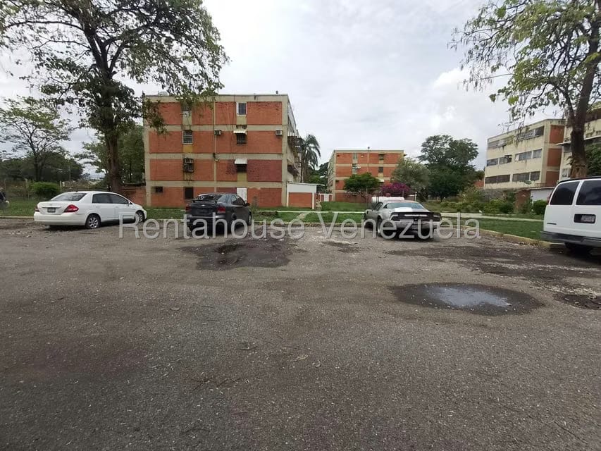 Apartamento (1 Nivel) en Alquiler en Residencias Santa Cruz, Aragua - 35