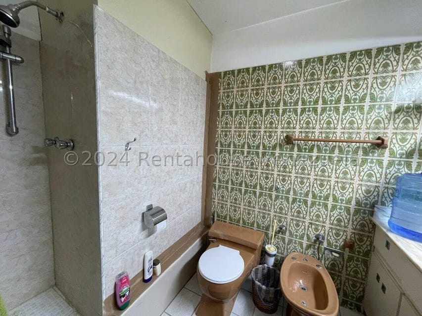 Apartamento (Duplex) en Venta en Colinas de Bello Monte, Distrito Metropolitano - 23
