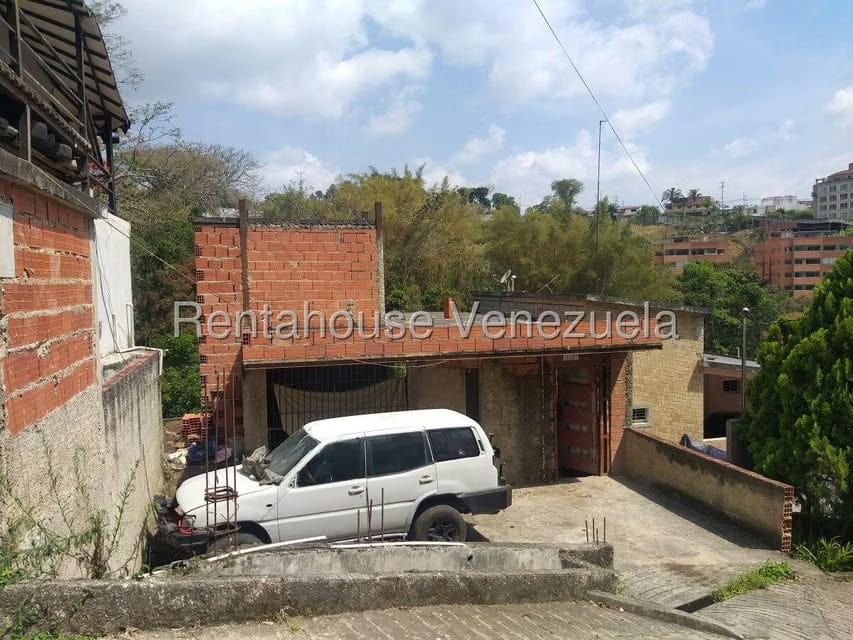 Casa (Multipes Niveles) en Venta en Lomas del Halcon, Distrito Metropolitano - 2