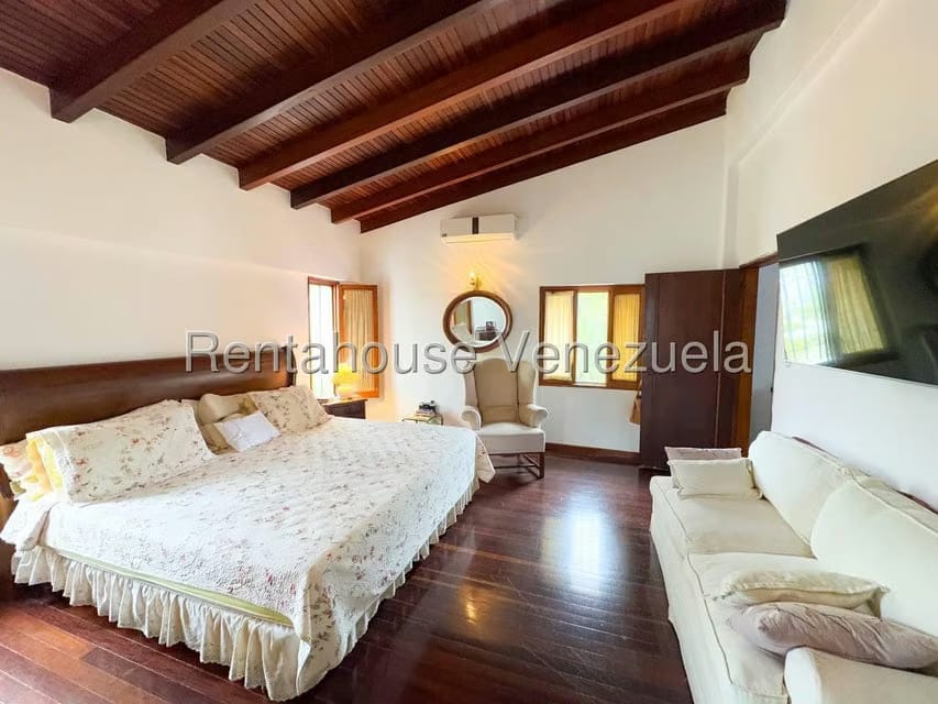 Casa (Duplex) en Venta en Lomas de La Lagunita, Distrito Metropolitano - 25