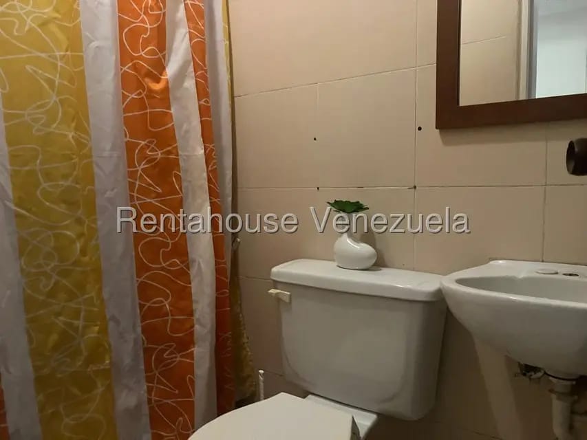 Townhouse (1 Nivel) en Alquiler en La Boyera, Distrito Metropolitano - 11