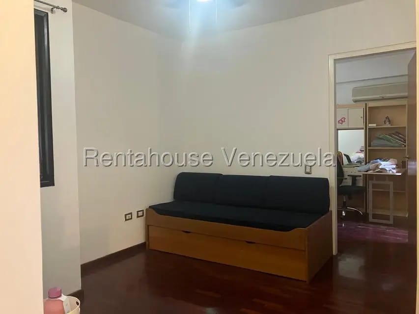 Townhouse (1 Nivel) en Alquiler en La Boyera, Distrito Metropolitano - 17