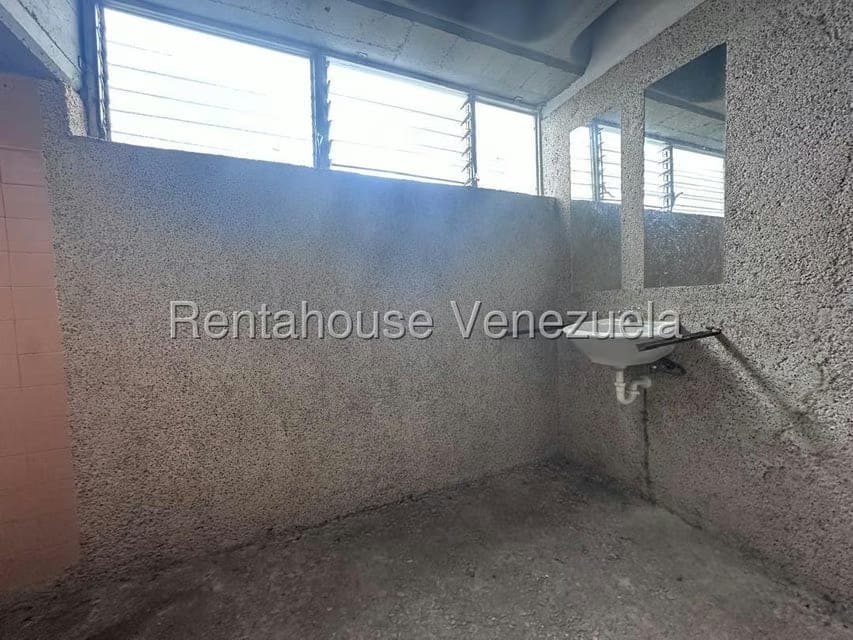 Comercial (Local Comercial) en Alquiler en Guaicay, Distrito Metropolitano - 10