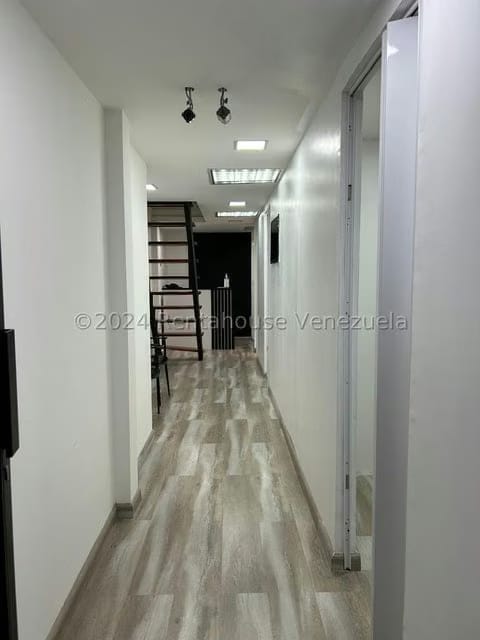 Comercial (Local Comercial) en Alquiler en La Castellana, Distrito Metropolitano - 2