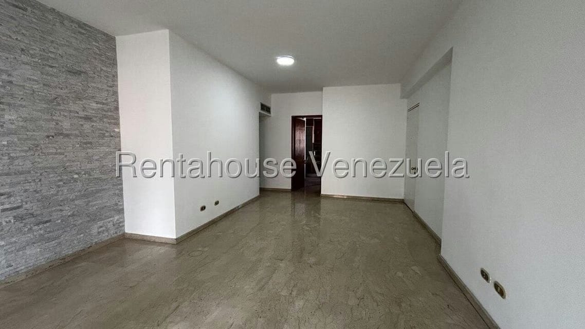 Apartamento (1 Nivel) en Alquiler en Campo Alegre, Distrito Metropolitano - 2