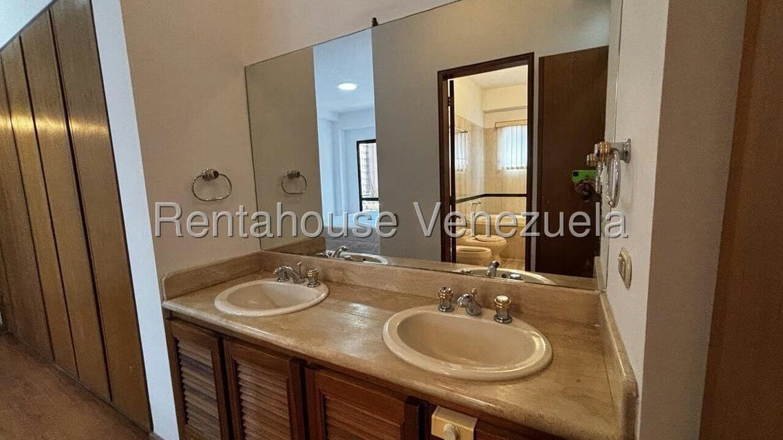 Apartamento (1 Nivel) en Alquiler en Campo Alegre, Distrito Metropolitano - 16
