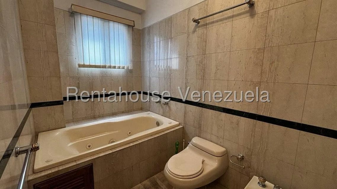 Apartamento (1 Nivel) en Alquiler en Campo Alegre, Distrito Metropolitano - 17