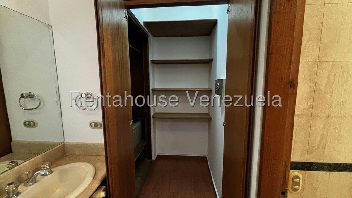 Apartamento (1 Nivel) en Alquiler en Campo Alegre, Distrito Metropolitano - 20