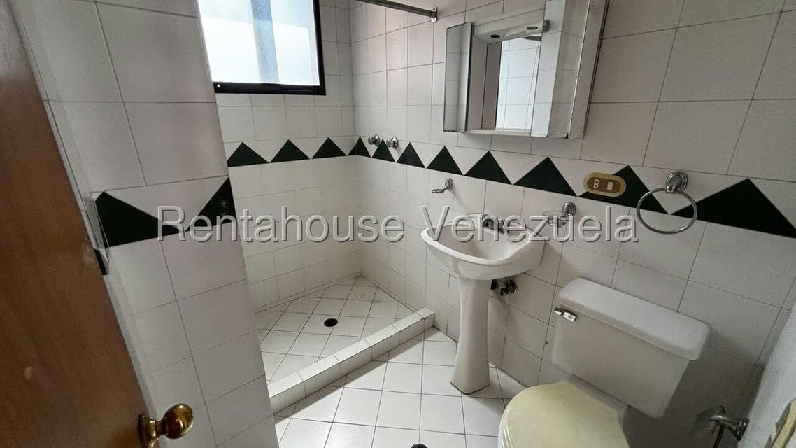 Apartamento (1 Nivel) en Alquiler en Campo Alegre, Distrito Metropolitano - 33