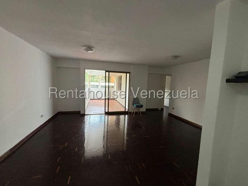 Apartamento (1 Nivel) en Alquiler en Los Naranjos del Cafetal, Distrito Metropolitano - 2