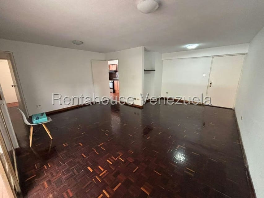Apartamento (1 Nivel) en Alquiler en Los Naranjos del Cafetal, Distrito Metropolitano - 3