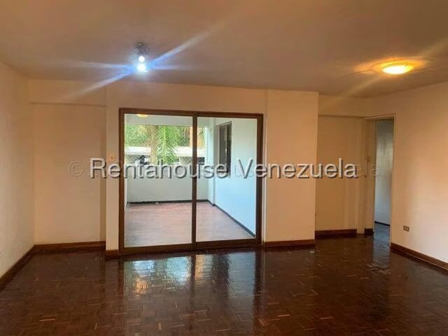 Apartamento (1 Nivel) en Alquiler en Los Naranjos del Cafetal, Distrito Metropolitano - 4