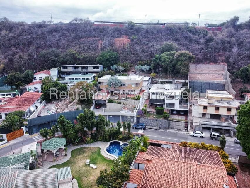 Casa (Multipes Niveles) en Venta en Cumbres de Curumo, Distrito Metropolitano - 2