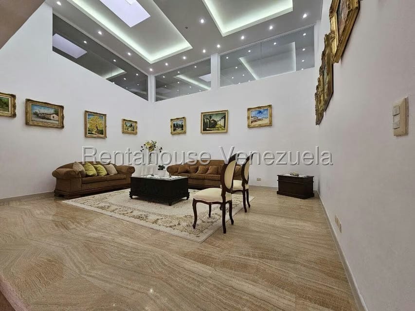 Casa (Multipes Niveles) en Venta en Cumbres de Curumo, Distrito Metropolitano - 14