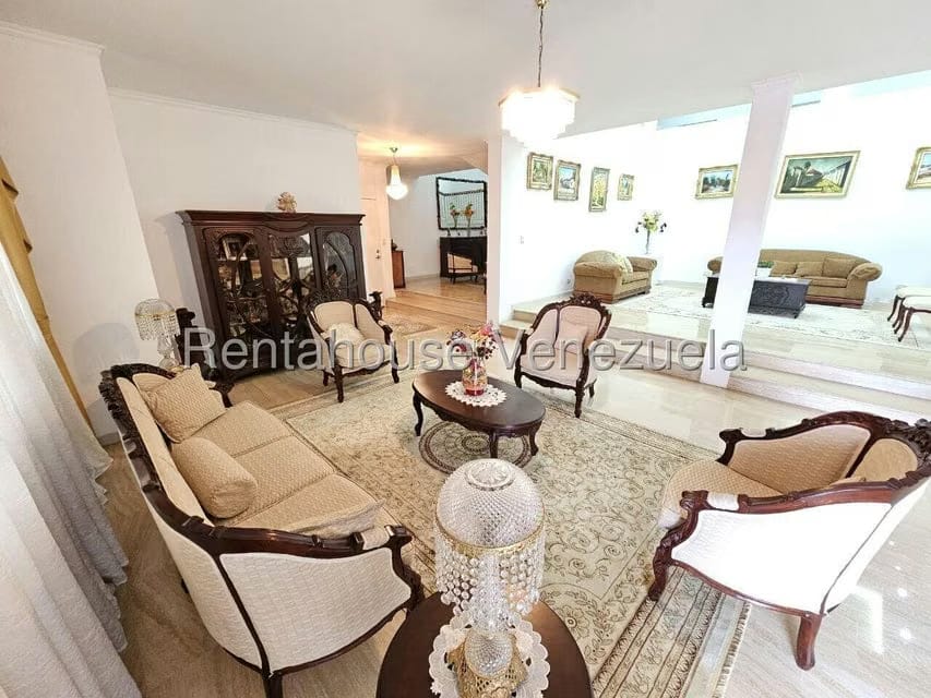 Casa (Multipes Niveles) en Venta en Cumbres de Curumo, Distrito Metropolitano - 16