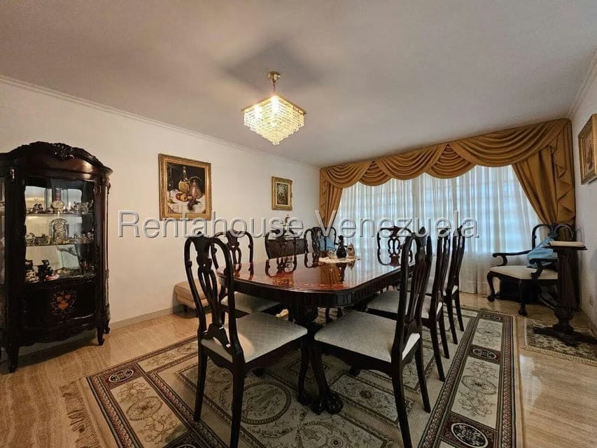 Casa (Multipes Niveles) en Venta en Cumbres de Curumo, Distrito Metropolitano - 17
