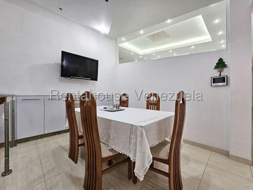 Casa (Multipes Niveles) en Venta en Cumbres de Curumo, Distrito Metropolitano - 24