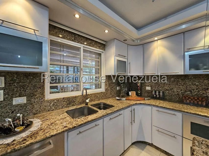 Casa (Multipes Niveles) en Venta en Cumbres de Curumo, Distrito Metropolitano - 25