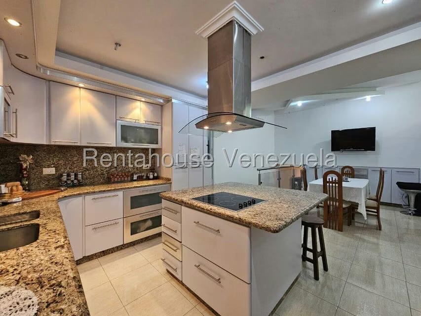 Casa (Multipes Niveles) en Venta en Cumbres de Curumo, Distrito Metropolitano - 27