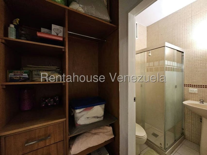 Casa (Multipes Niveles) en Venta en Cumbres de Curumo, Distrito Metropolitano - 29