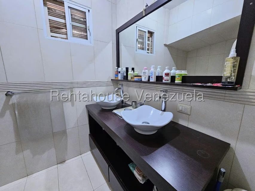 Casa (Multipes Niveles) en Venta en Cumbres de Curumo, Distrito Metropolitano - 32