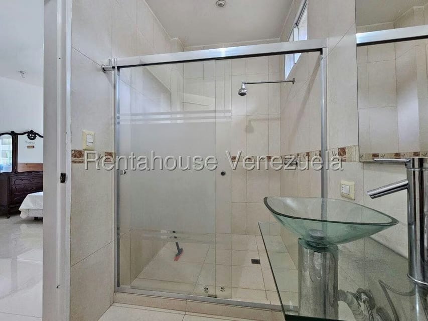 Casa (Multipes Niveles) en Venta en Cumbres de Curumo, Distrito Metropolitano - 39